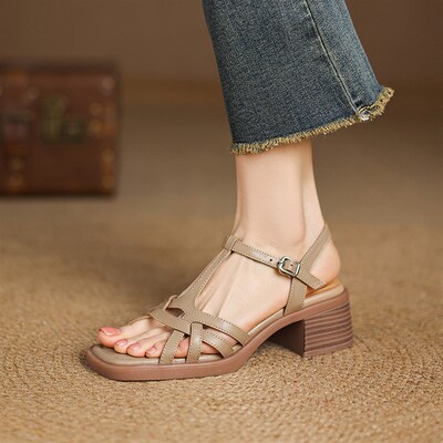 英伦夏季40-42大号通勤新款凉鞋中跟大码41超软羊皮软底搭扣女鞋