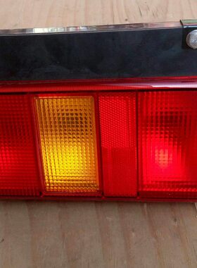 跃进上骏X101/301/500   后尾灯（左边）12V
