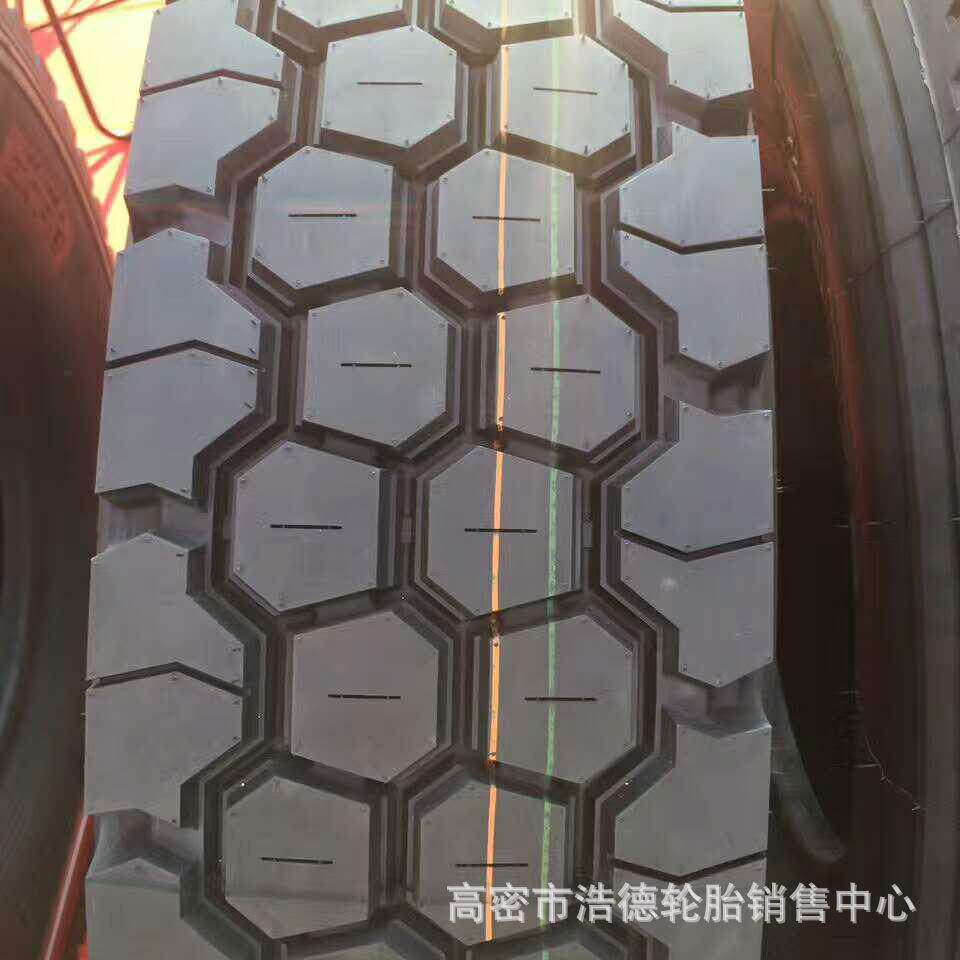 重载卡车轮胎1100R20 1200R20汽货车前四后八工程轮胎渣土车轮胎