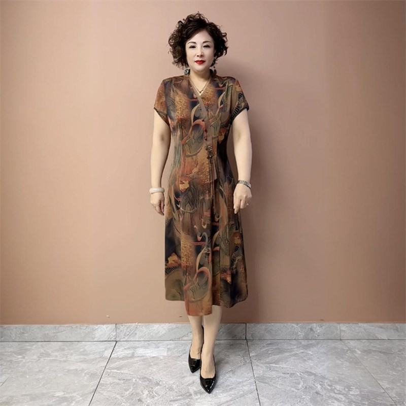 高端国风夏季妈妈V领真丝短袖旗袍连衣裙收腰显瘦大码过膝长裙子