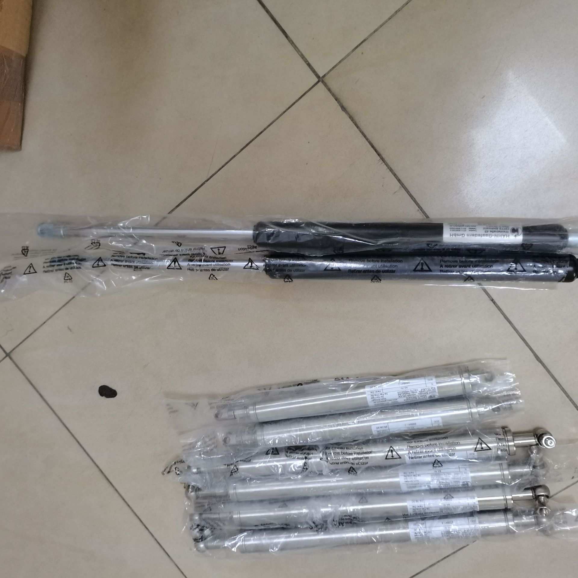 绿添科技销售德国HAHN-Gasfedern G14-28ST-16637 135974.2气弹簧