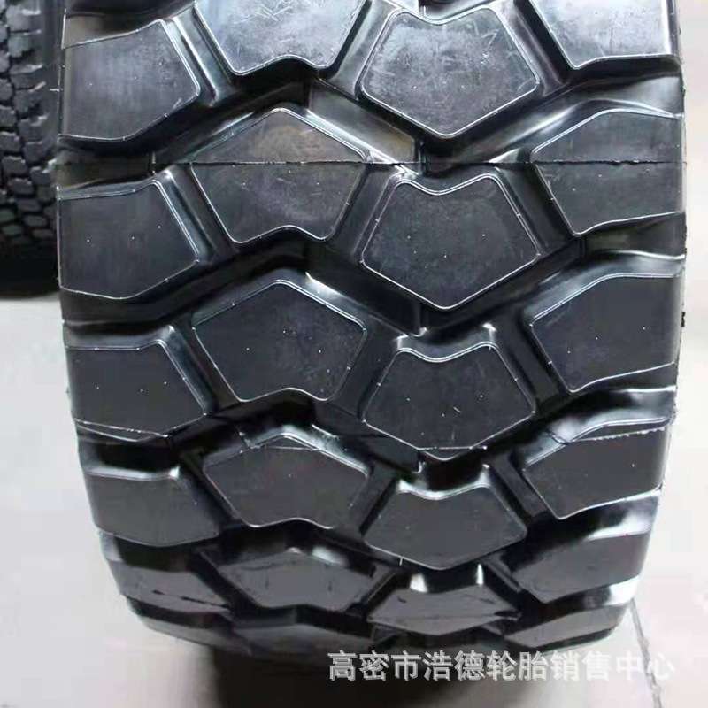 工程轮胎1400R20 载重卡车轮胎子午线钢丝轮胎 越野花纹 14.00-20