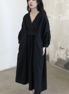 陆与山屿2022春款小众设计感气质长裙子棉麻夏V领黑色女装连衣裙