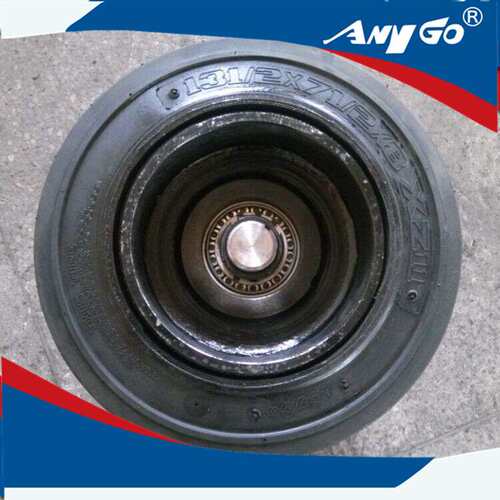 厂家销售AnyGo牌平板拖车实心轮胎131/2x71/2x8及配套辐板量大面