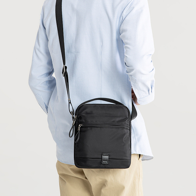 男士手提单肩包夏季时尚尼龙牛津布2023新款男式休闲斜挎轻便小包