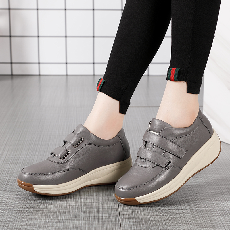 妈妈鞋皮鞋真皮坡跟软底防滑女鞋大尺码休闲摇摇鞋女厚底软面单鞋
