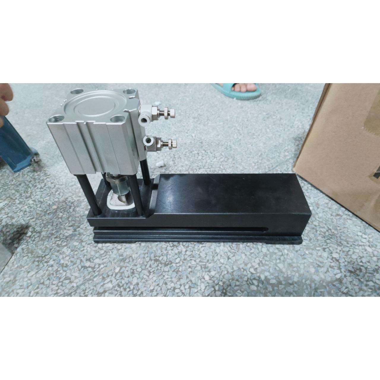 塑料胶袋铁底座打孔机 气动打孔器制袋机边封机纸张打孔过料