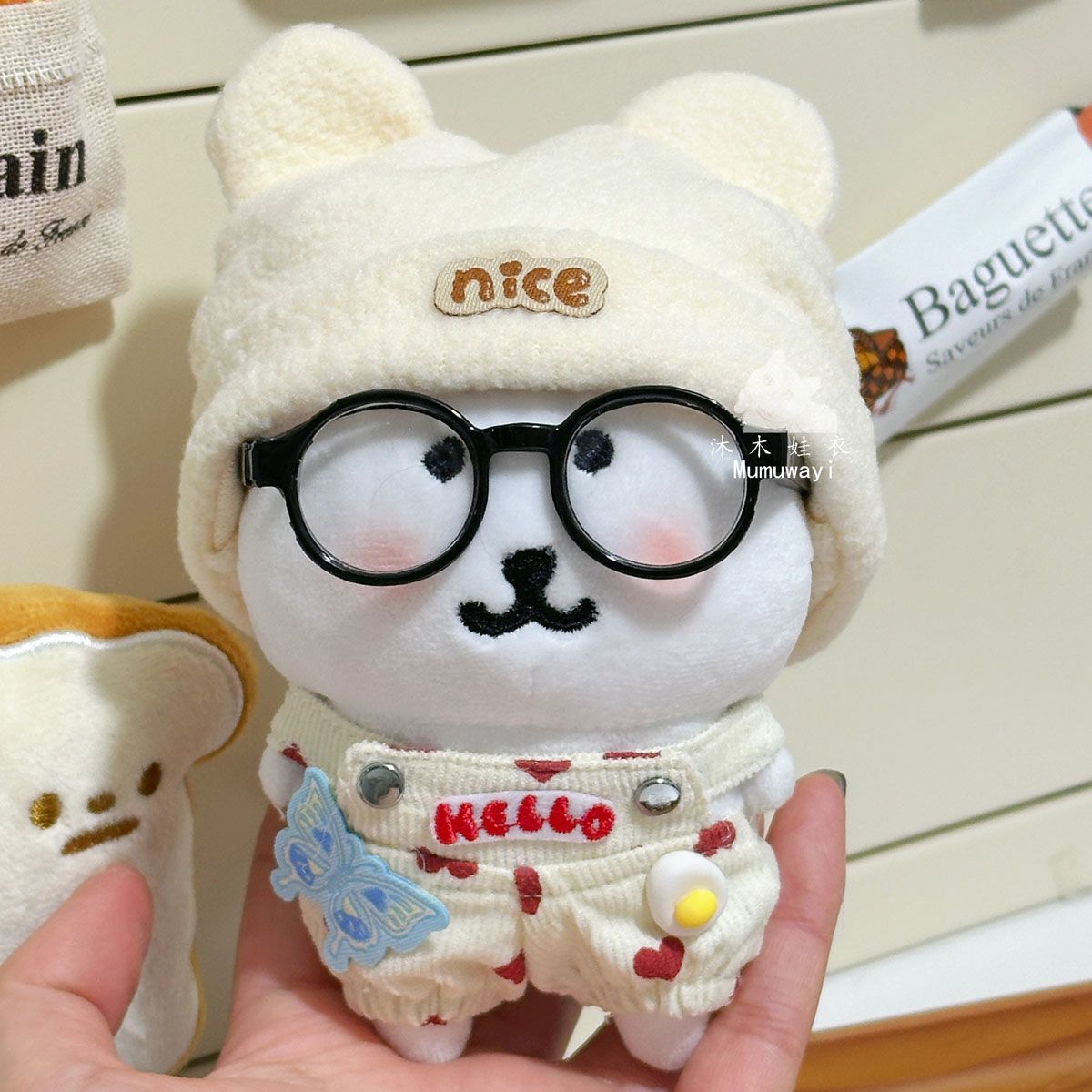 自嘲熊娃衣新款13cm毛绒玩具可爱帽子背带裤10cm眼镜换装配饰