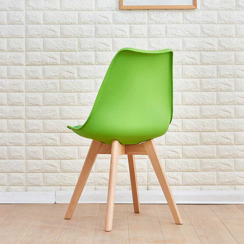 伊姆斯塑料餐桌椅休闲创意带海绵郁金香餐椅厂家时尚北欧椅子皮革