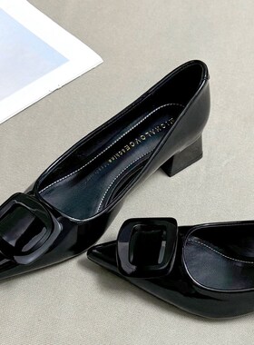 黑色时尚职业金属装饰尖头女单鞋2025新L款气质百搭粗跟浅口高跟