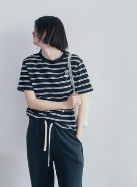 2024春季新品黑色爱心刺绣简约显白条纹宽松圆领纯棉百搭T恤女潮