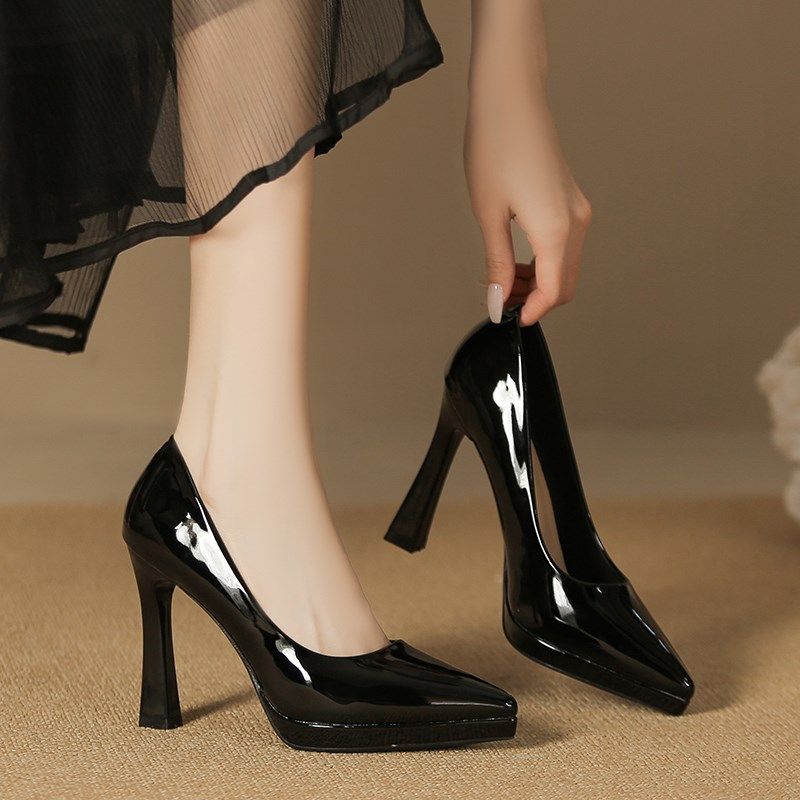 漆皮黑色职业高跟鞋女冬2024年B新款超高防水台尖头浅口中高跟鞋