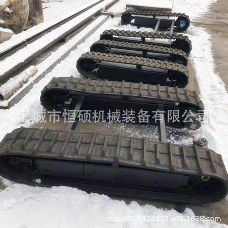 遥控吊车履带底盘沙漠耐高温续航时间长梨树果园履带底盘运输设备