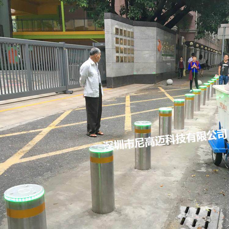 云南小学门口升降防撞柱路障 不锈钢液压一体式止车路桩 防恐路柱