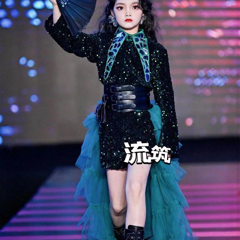 女童走秀潮服儿童模特t台演出礼服绿色亮片机车风套装舞台表演服