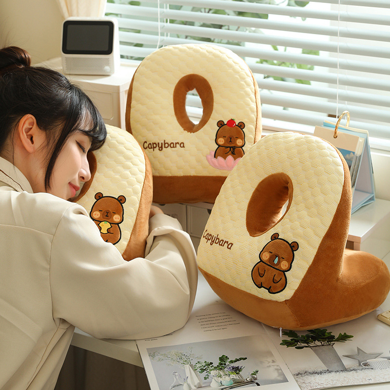 水豚午睡枕趴睡枕小学生睡觉枕头办公室午休枕午睡神器儿童趴趴枕