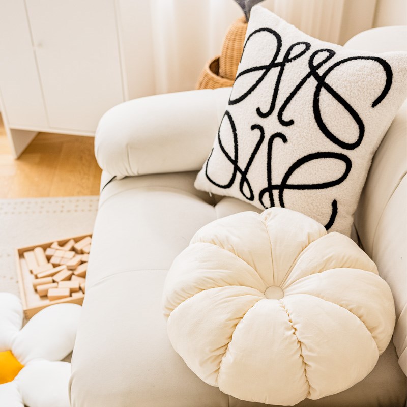 轻奢轻法沙发靠枕客厅家用南瓜花苞靠垫毛绒奶油风飘窗床抱枕含芯