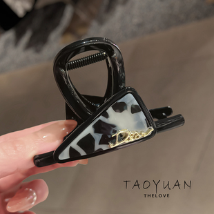 水墨牛奶三角型发抓夹女高级感气质发夹后脑勺鲨鱼夹韩系半扎马尾