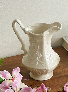 奶油风浮雕陶瓷花瓶法式浪漫客A厅桌面插花水养白色单耳奶壶摆件