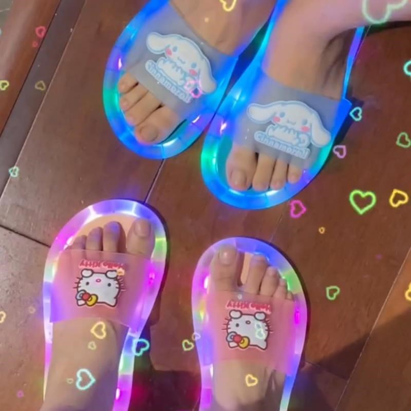 玉桂狗发光拖鞋闪光凉拖夏天防滑女孩软I底夜光鞋外穿凉鞋水晶网
