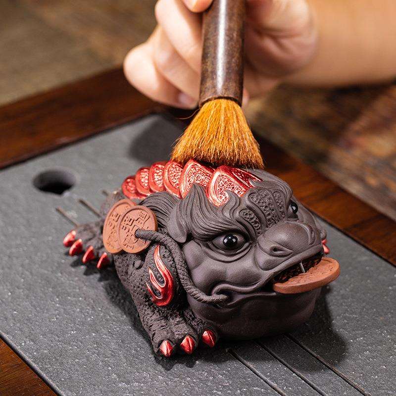 紫砂茶宠三足金蟾摆件 茶道配件可养手工 描金金蟾蜍茶玩厂家