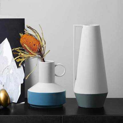 现代简约把手陶瓷花瓶摆件插花客厅欧式创意白色花器家居软装饰品