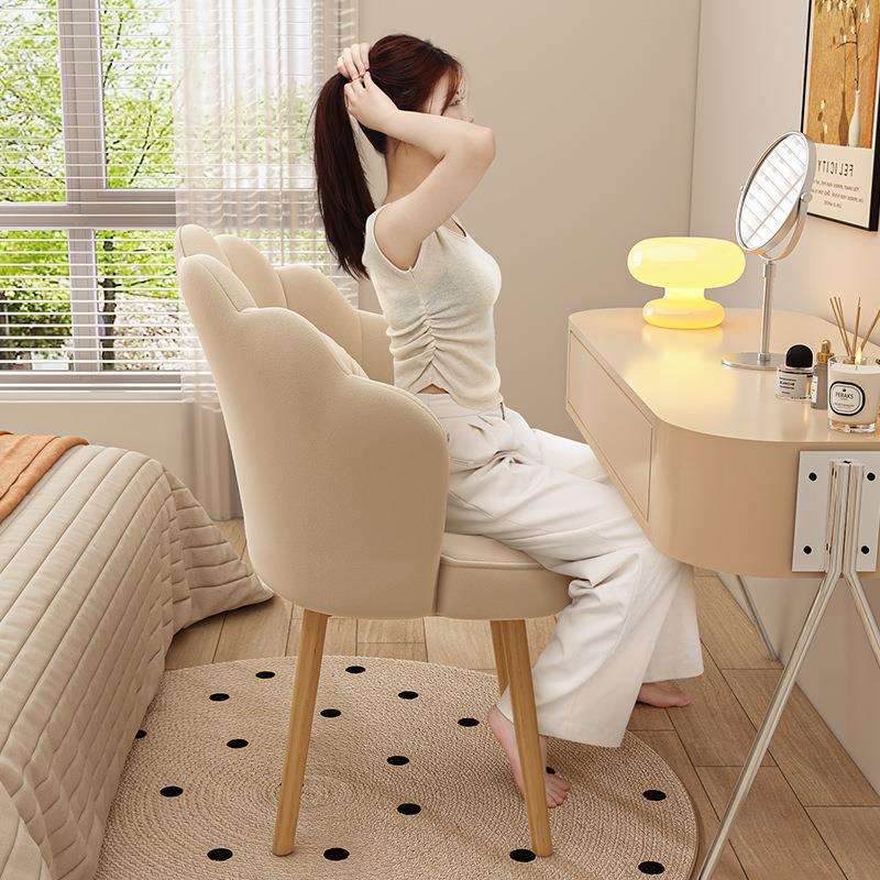 奶油风化妆凳女生卧室梳妆台椅子简约美甲花瓣凳轻奢高级实木凳子