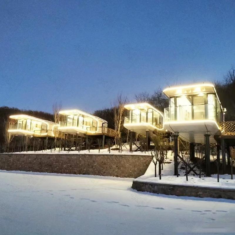 户外大型网红打卡民宿 景点创意观景酒店 小众旅行地金属未来舱