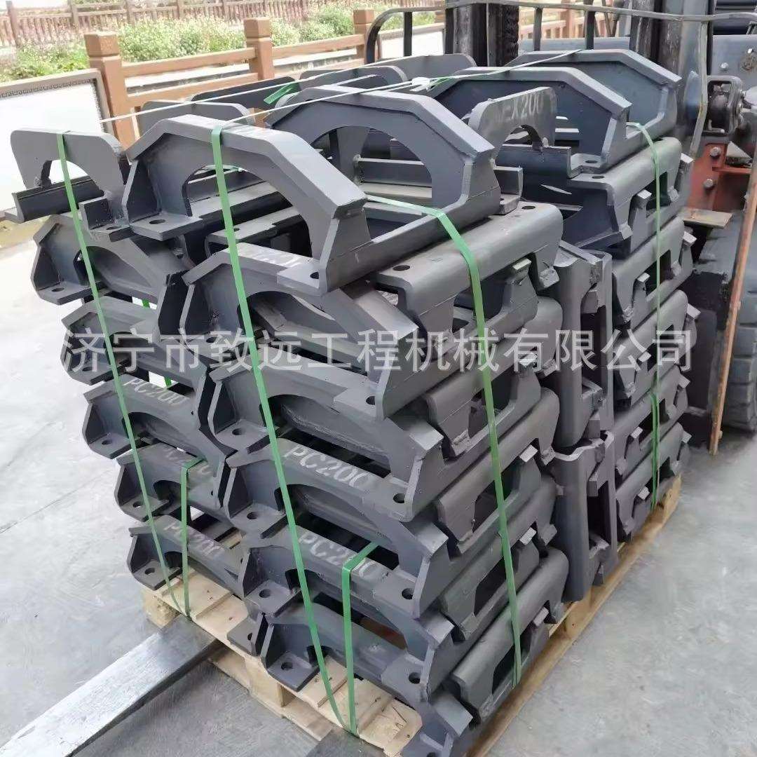 PC200挖掘机引导轮前叉，挖机护链器架，挖掘机链条护罩