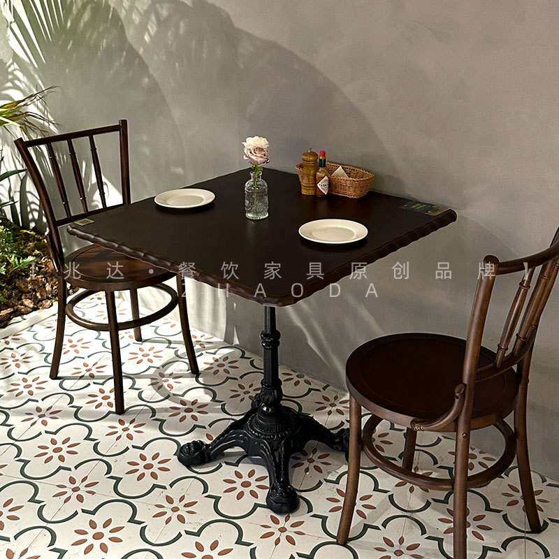西餐厅胡桃色餐桌椅复古风主题餐吧桌子意式极简铸铁实木椅子组合