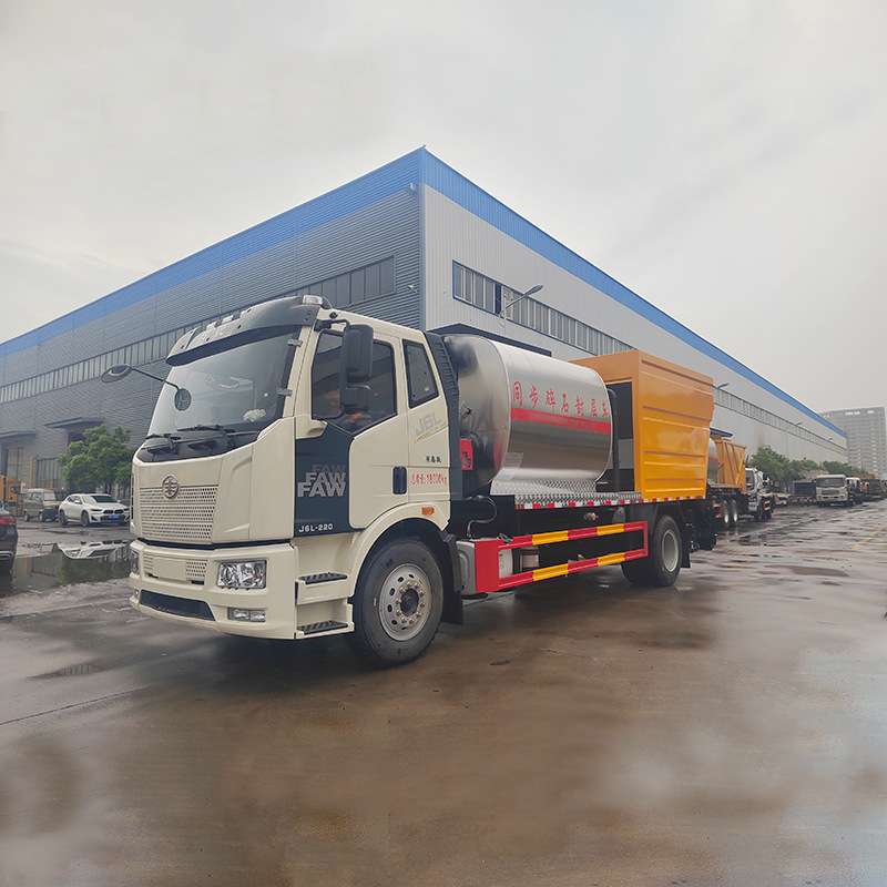 FAW4*2同步碎石封层车 6立方沥青罐体 喷洒宽度4米 165KW发动机