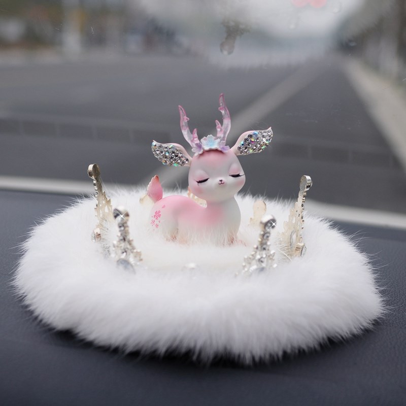 花韵小鹿汽车f摆件2024新款车饰镶钻高级感一鹿平安车载香薰网红