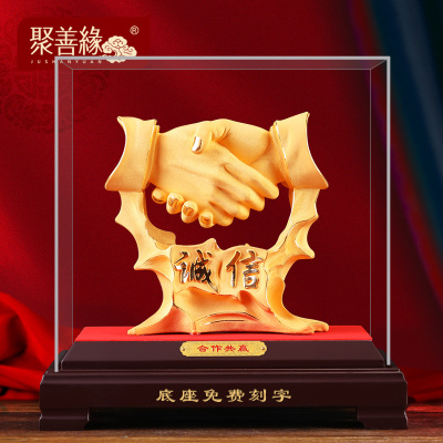 诚信合作共赢绒沙金握手摆件办B公室酒柜装饰品年会商务礼品定制