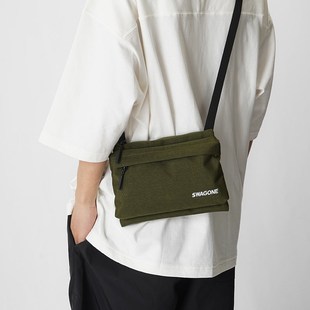 潮牌黑色机能斜挎包男女款轻便单肩包平板包日系简约邮差包手机包