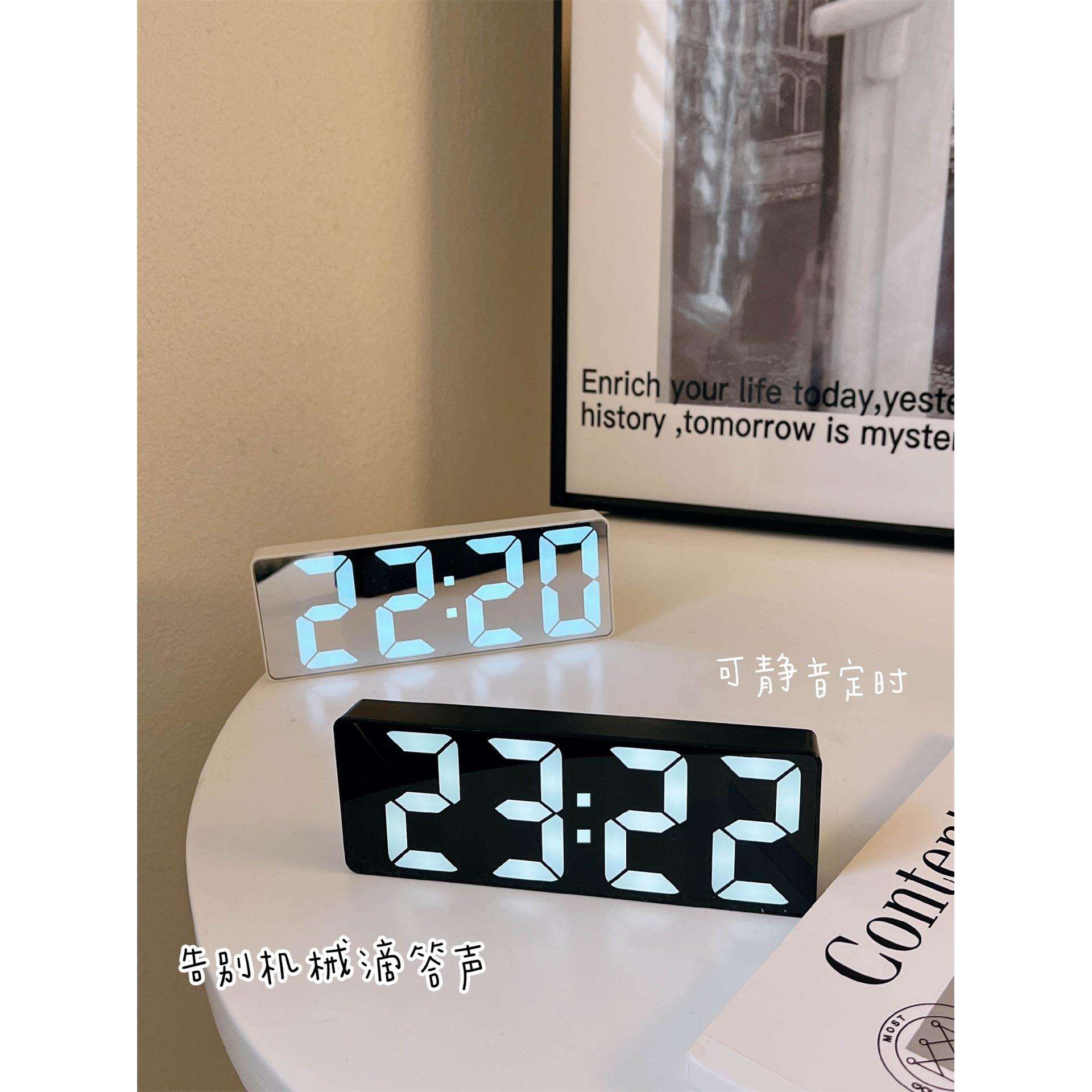 小闹钟桌面电子时钟LED夜光镜面静音时间显示器摆件数字台式钟表