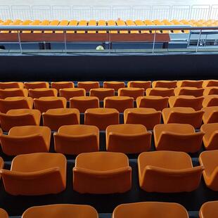 供应室内外体育场学校看台座椅中空吹塑座椅各种颜色排椅
