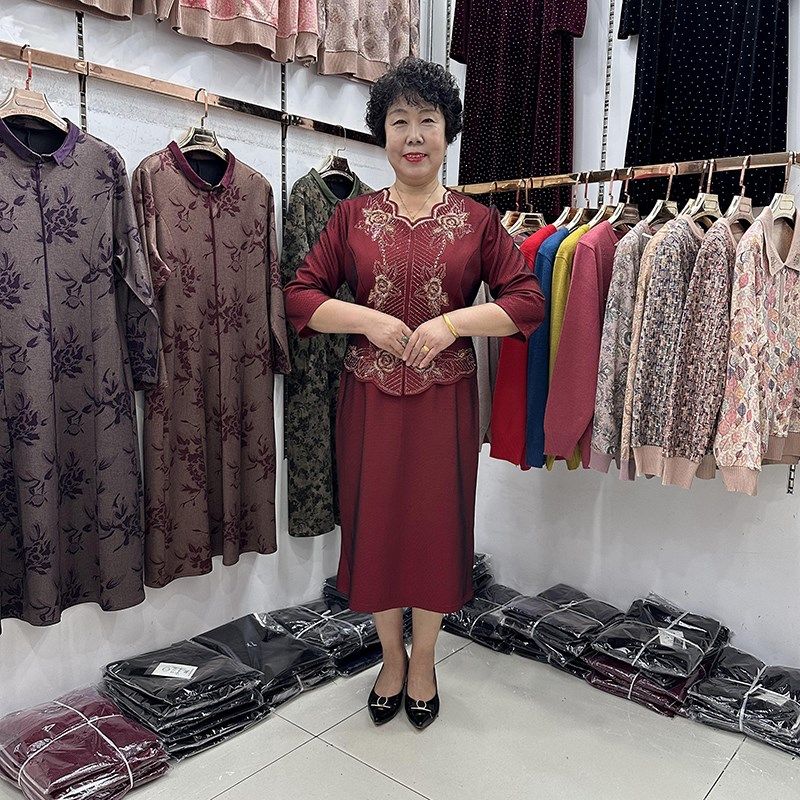 十月份喜婆婆礼服假两件连衣裙手工烫钻50多岁妈妈遮肚减龄中长款