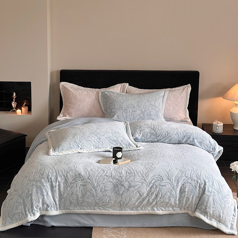 冬季加厚牛奶绒1.2mr四件套双色提花雕花保暖被套床笠款床品蓝粉