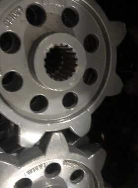 RG50轮配件8齿收割机潍柴雷沃驱动