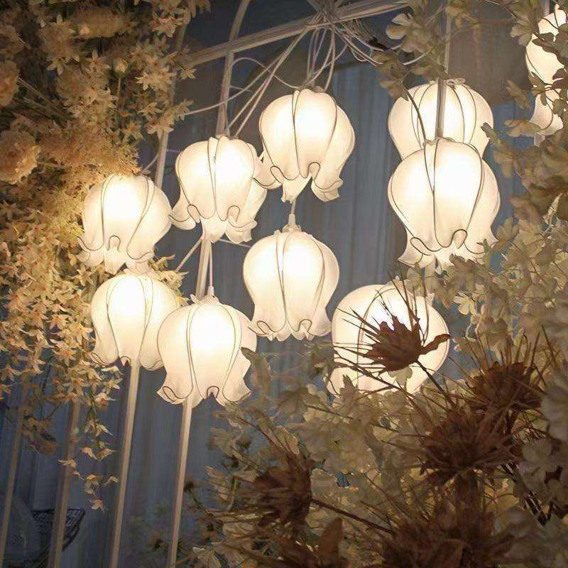 婚庆道具铃兰花挂灯婚礼吊灯串灯装饰吊顶舞台空中迎宾区橱窗布置