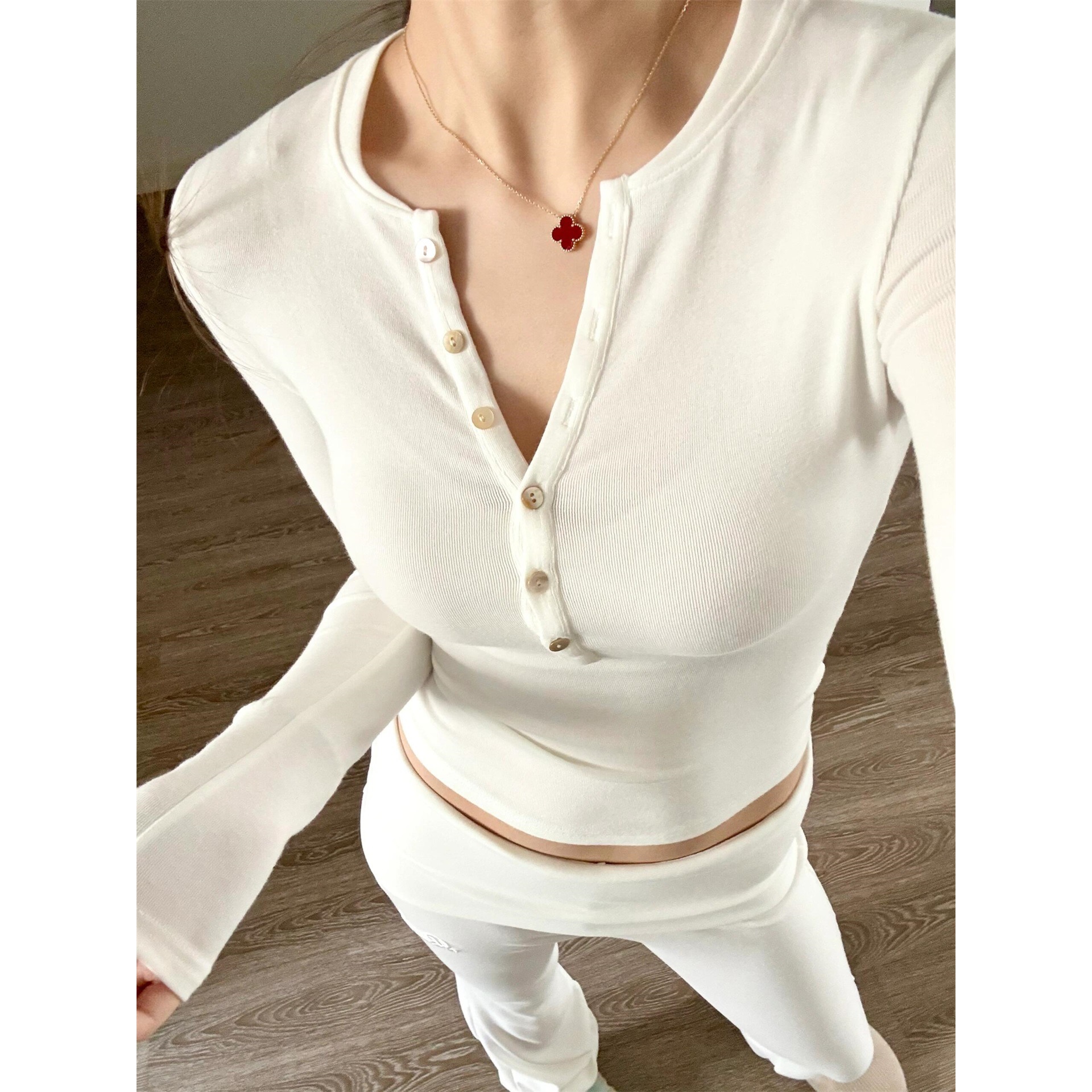 仿羊绒半高领打底衫性感纯欲紧身上衣T恤秋冬慕斯手感内搭长袖女