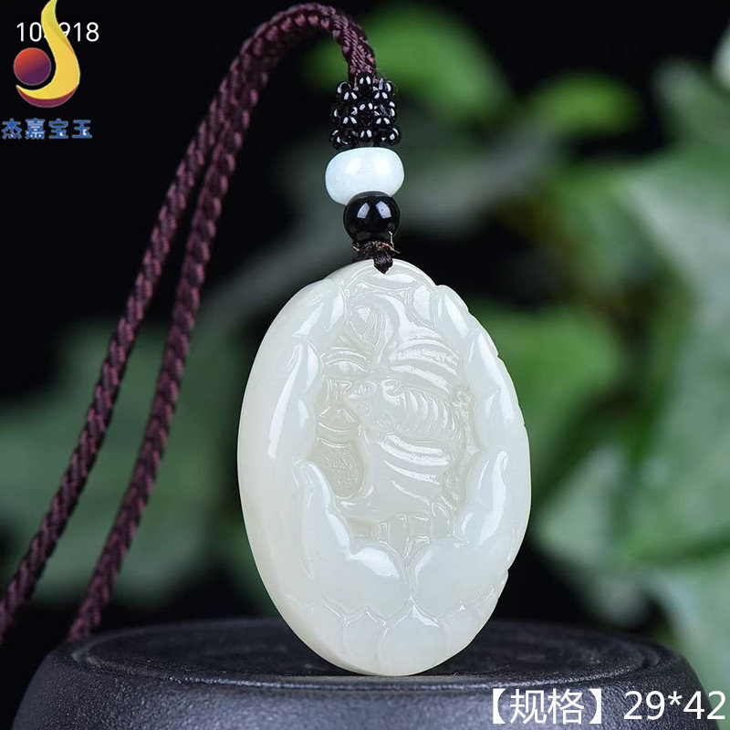 【福在眼前】天然和田蝙蝠吉祥如意精雕牌子挂件好运连连吊坠挂坠