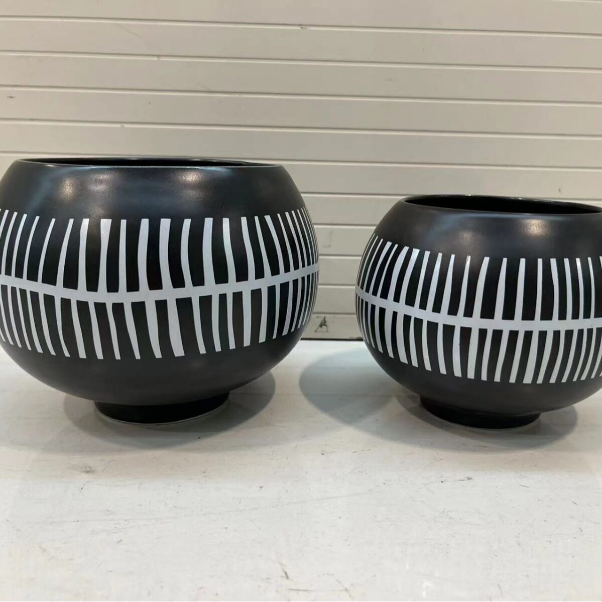 现代简约黑白色条纹陶瓷花盆创意轻奢家居样板房客厅插花花瓶饰品