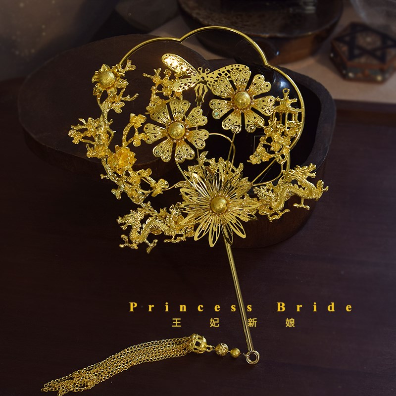 王妃新娘镂空中式金色秀禾古风团扇结婚配饰手拿古典小扇子配饰品