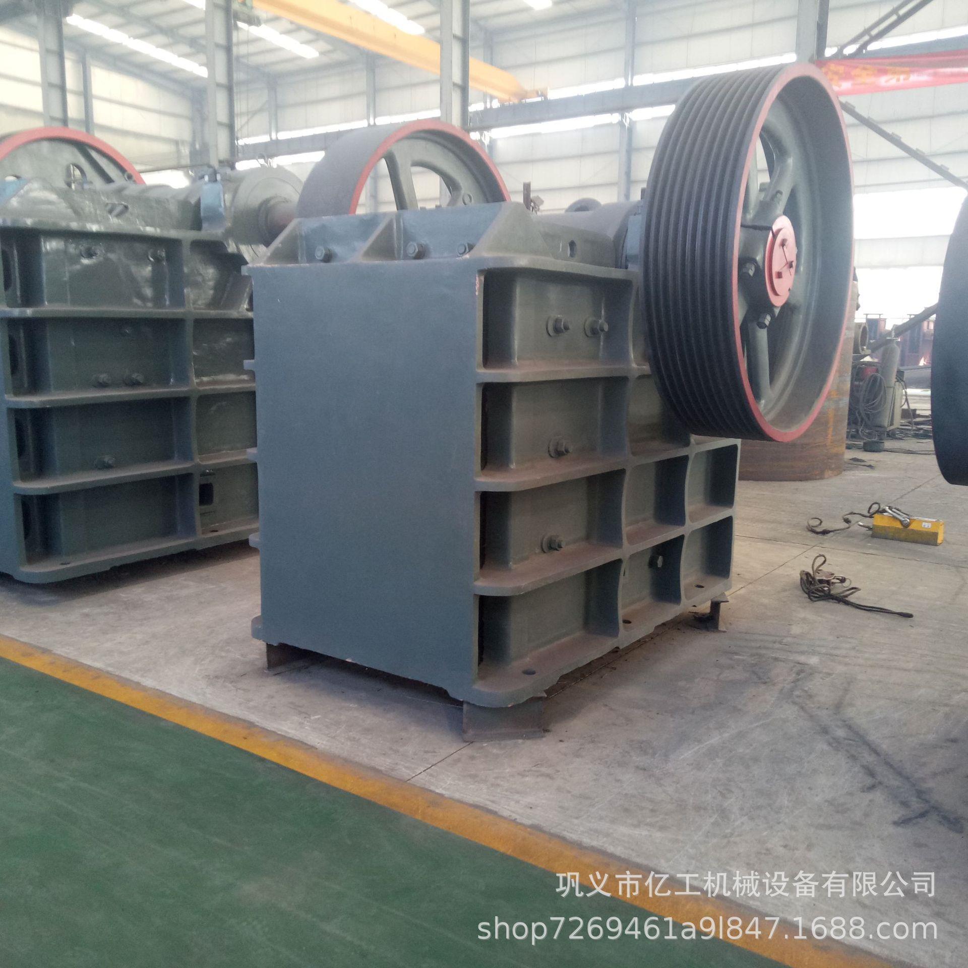 鹅卵石建筑垃圾制砂机鄂式破碎机花岗岩青石水泥块移动鄂破粉碎站