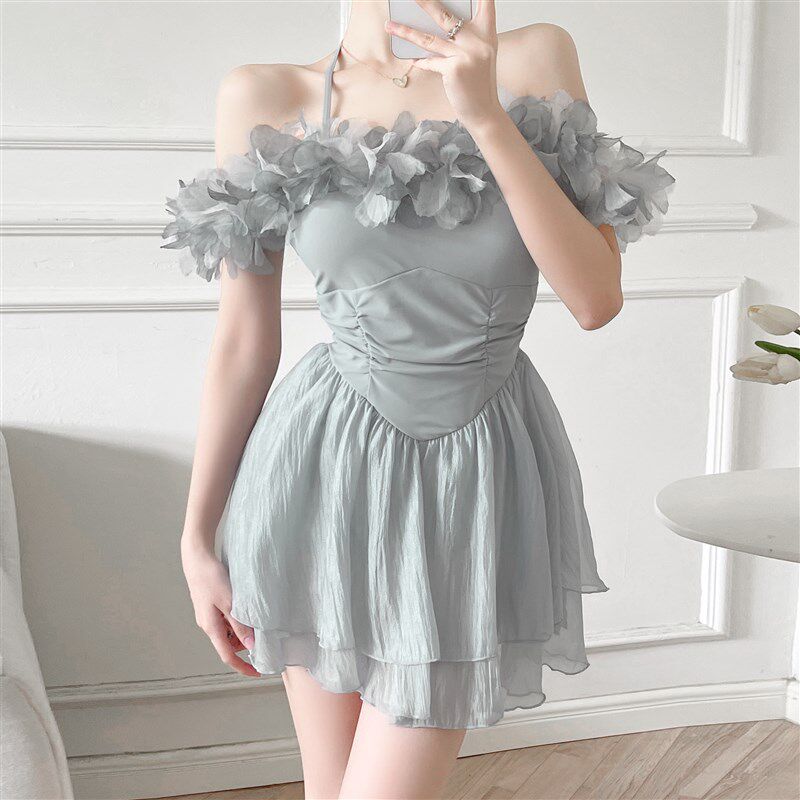 网红泳衣新款夏季海边度假游泳衣女款连体泳衣显瘦遮肉保守连体衣