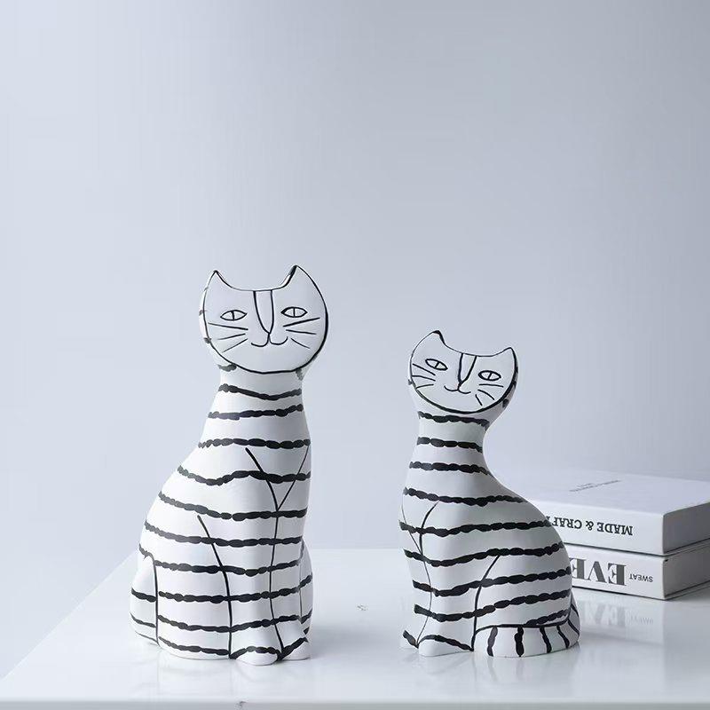 现代简约手绘轻奢黑白条纹猫树脂猫摆件样板房售楼处软装品汤圆猫