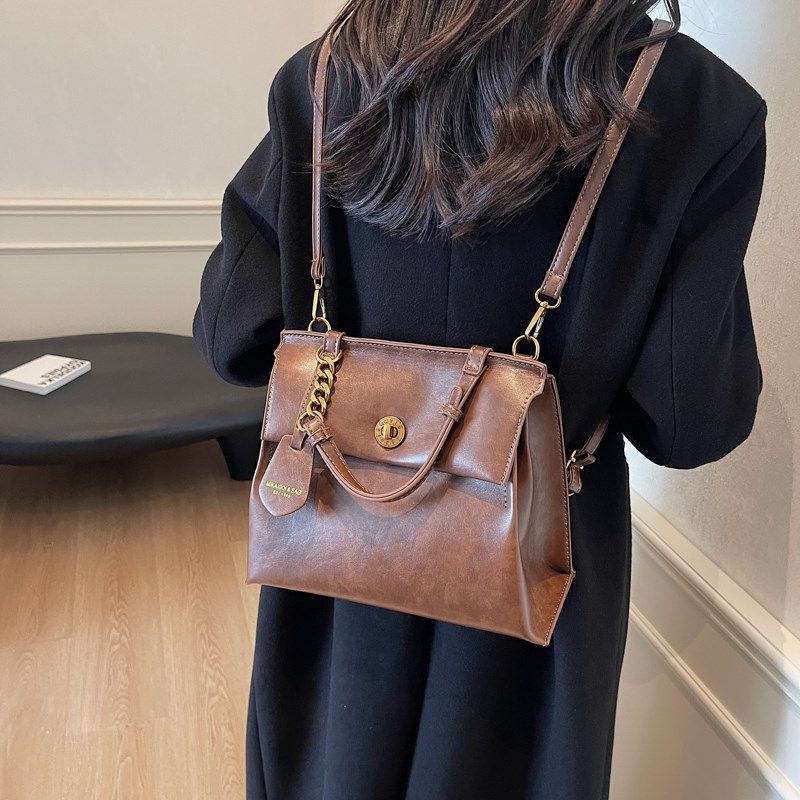 小金锁扣邮差双肩包古着感单肩腋下背包