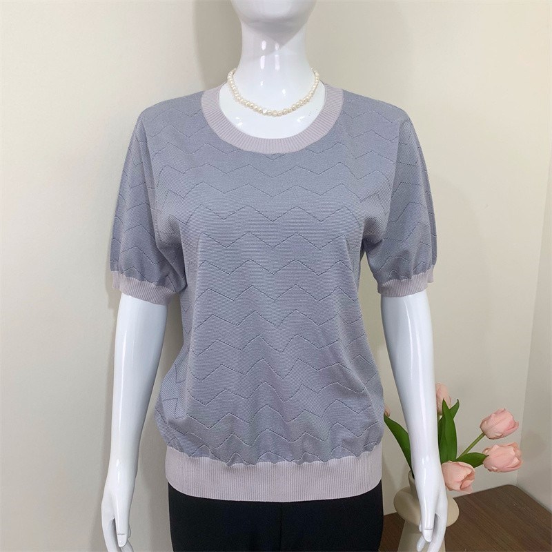 2025新款年轻妈妈夏装冰丝短袖T恤薄款针织小衫中老年女大码上衣