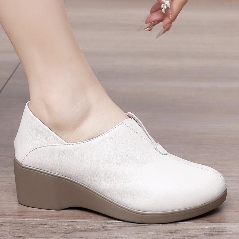 真皮坡跟中老年妈妈鞋中跟舒适春秋款休闲皮鞋女软底防滑深口单鞋,女鞋,深口单鞋,淘宝优惠券,粉丝福利购,淘宝优惠卷